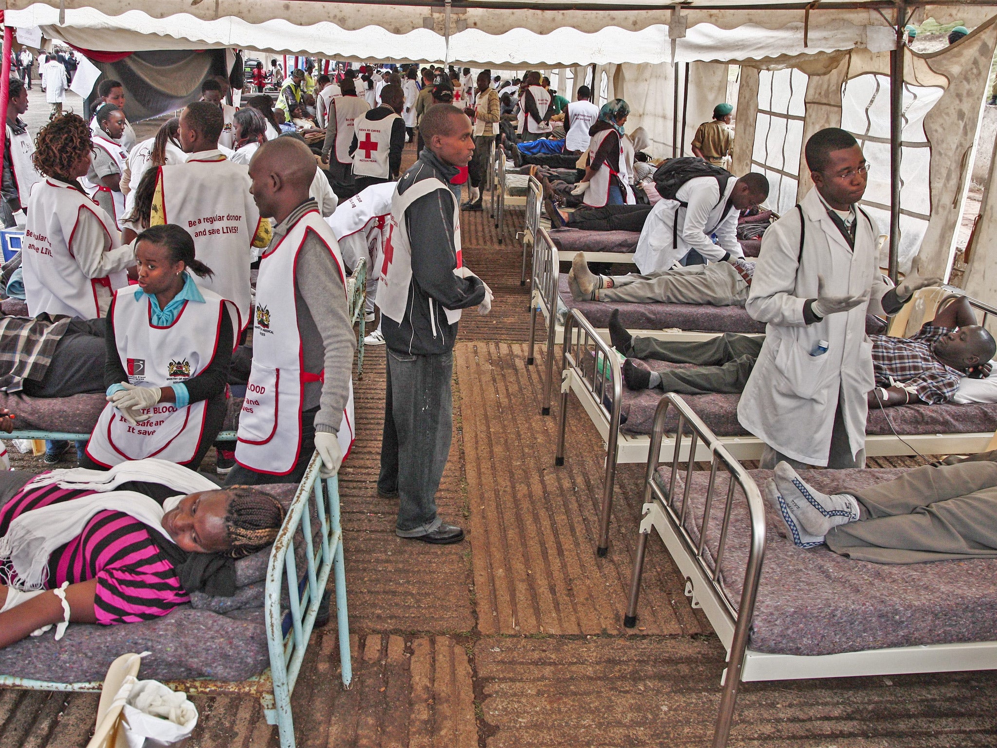 Nairobi citizens donate blood for victims of the Westgate mall terrorist attack