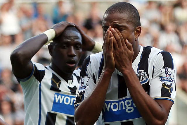 Moussa Sissoko and Loic Remy of Newcastle