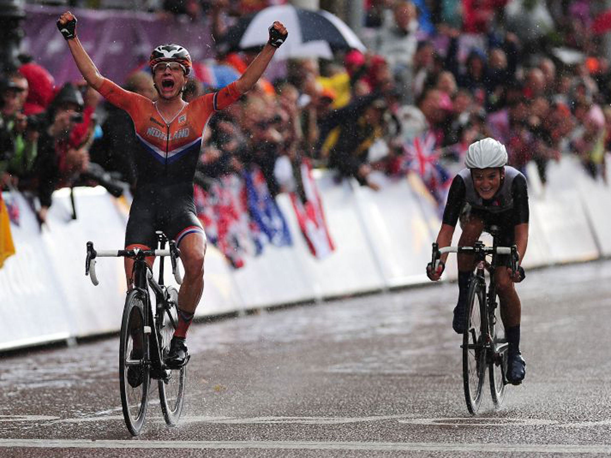 Marianne Vos beats Lizzie Armitstead to gold at London 2012