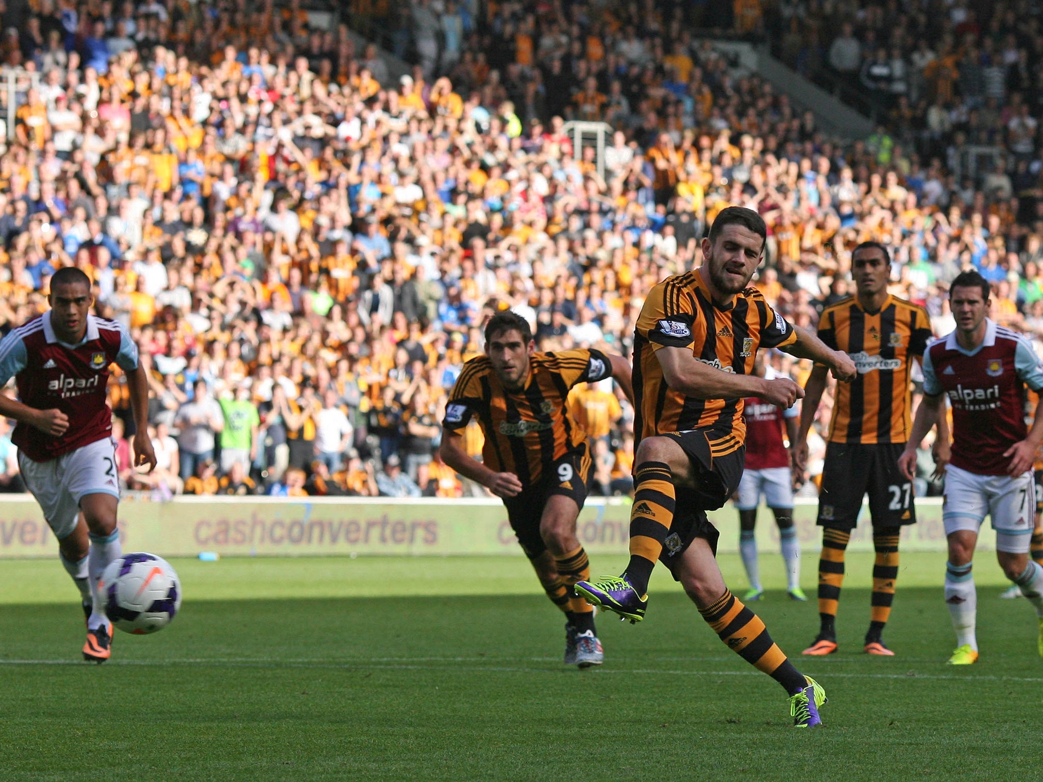 Robbie Brady scores from the spot to give Hull the win over West Ham