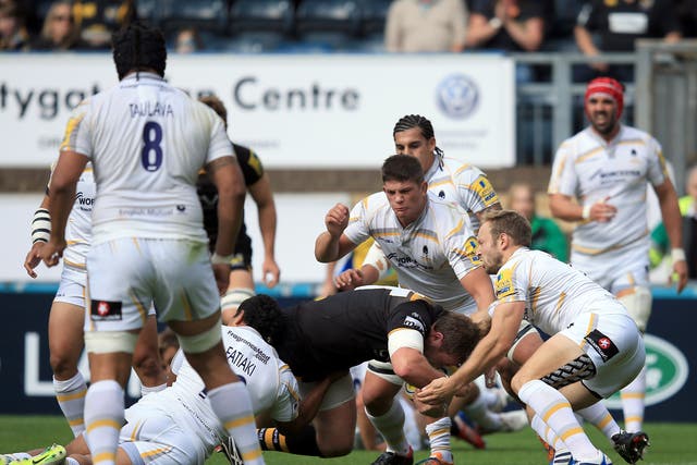 Matt Mullen of Wasps dives over for his sides opening try