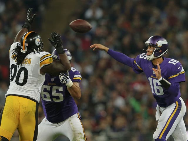 Veteran Vikings quarterback Matt Cassel, right, shone on his comeback game