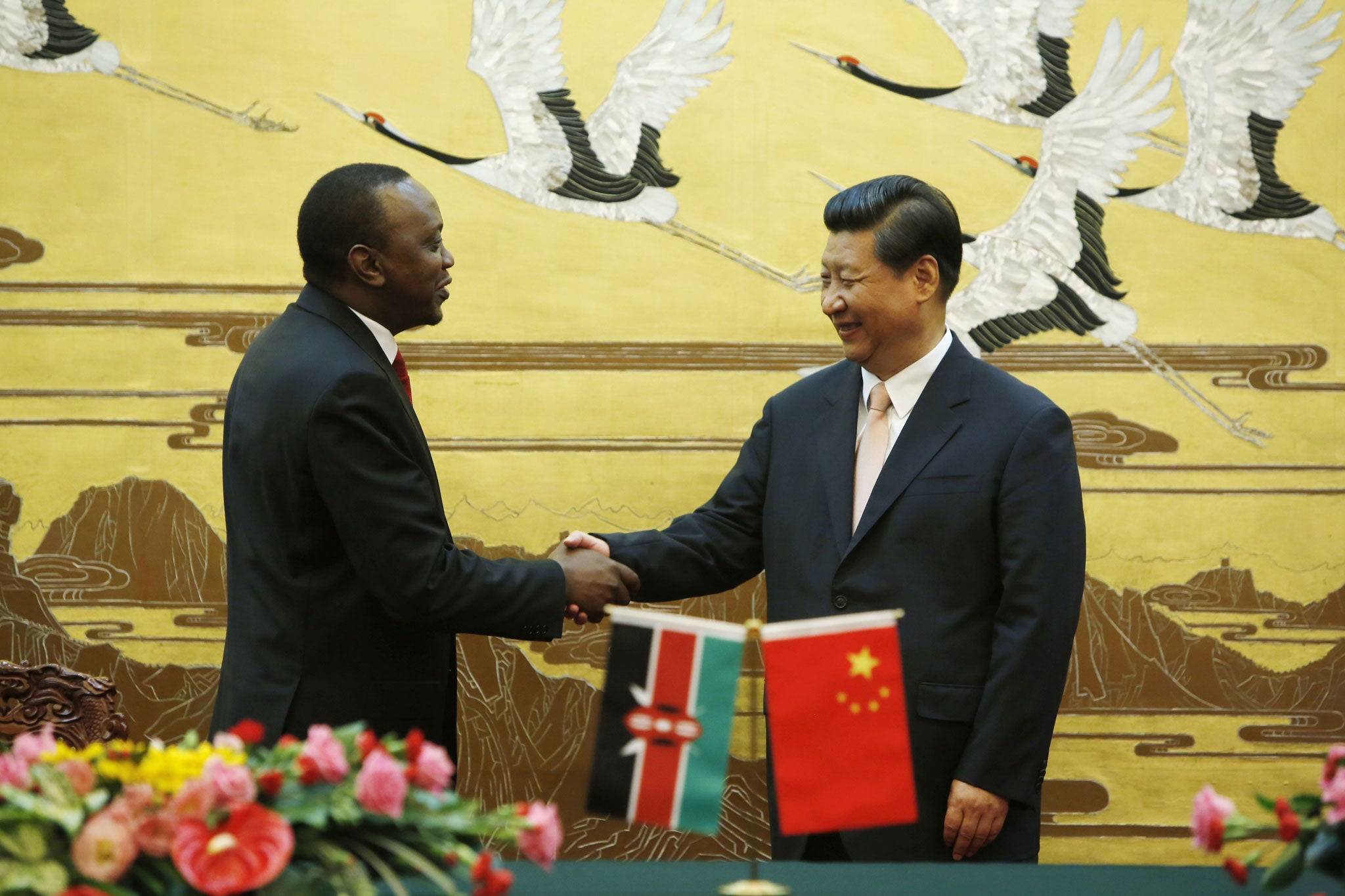 Kenyan President Uhuru Kenyatta shakes hands with Chinese President Xi Jinping