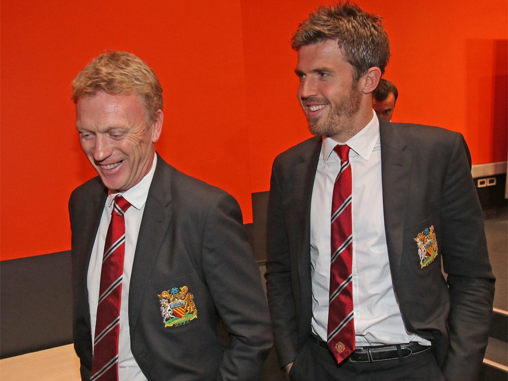 The United manager, David Moyes, arrives with midfielder Michael Carrick for his press conference in Donetsk