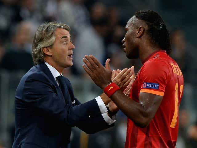 Roberto Mancini talks with Didier Drogba