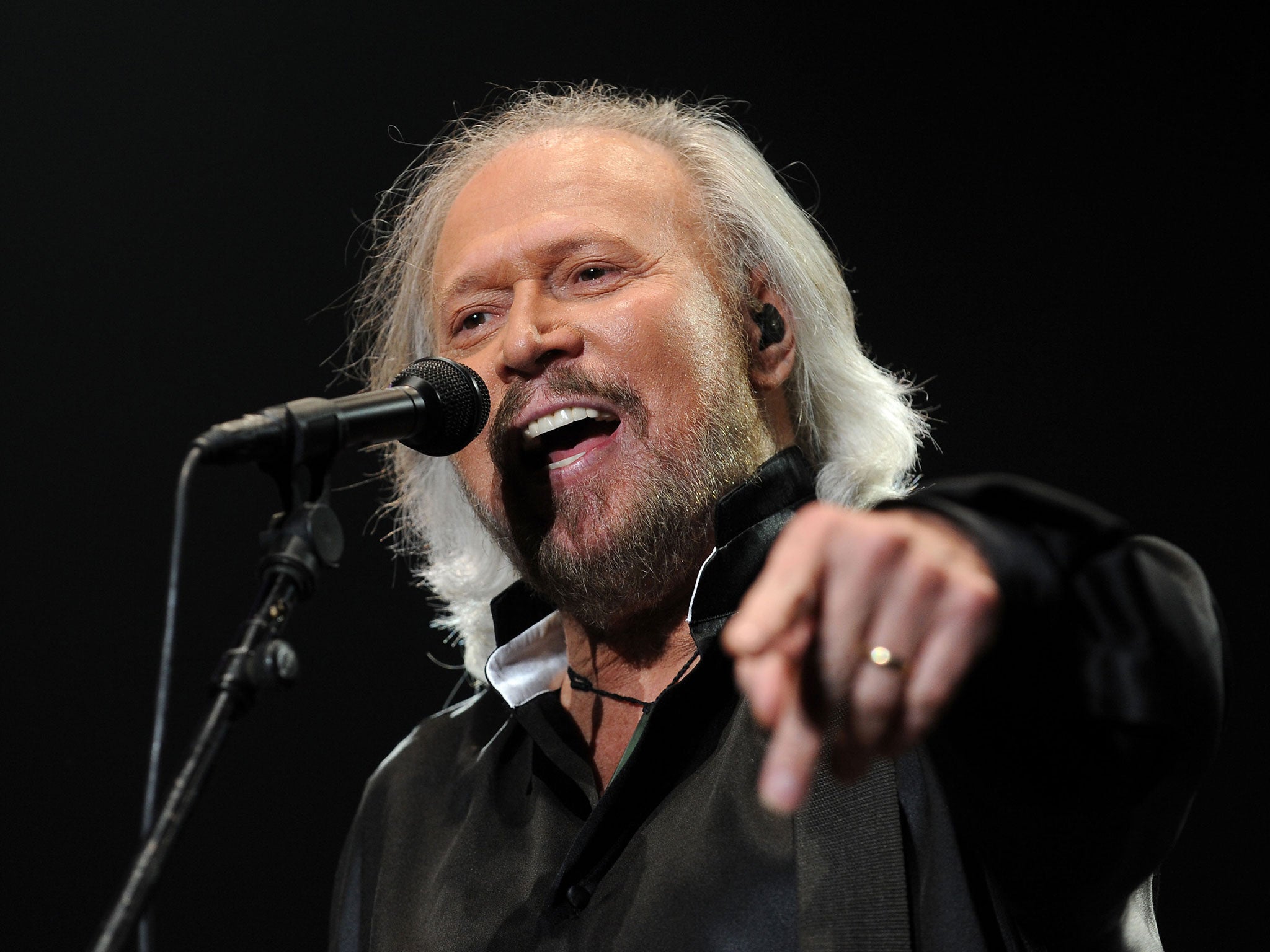 Beegees Outdoor Sex Videos - Barry Gibb hopes to die on stage while singing 'Stayin Alive' | The  Independent | The Independent