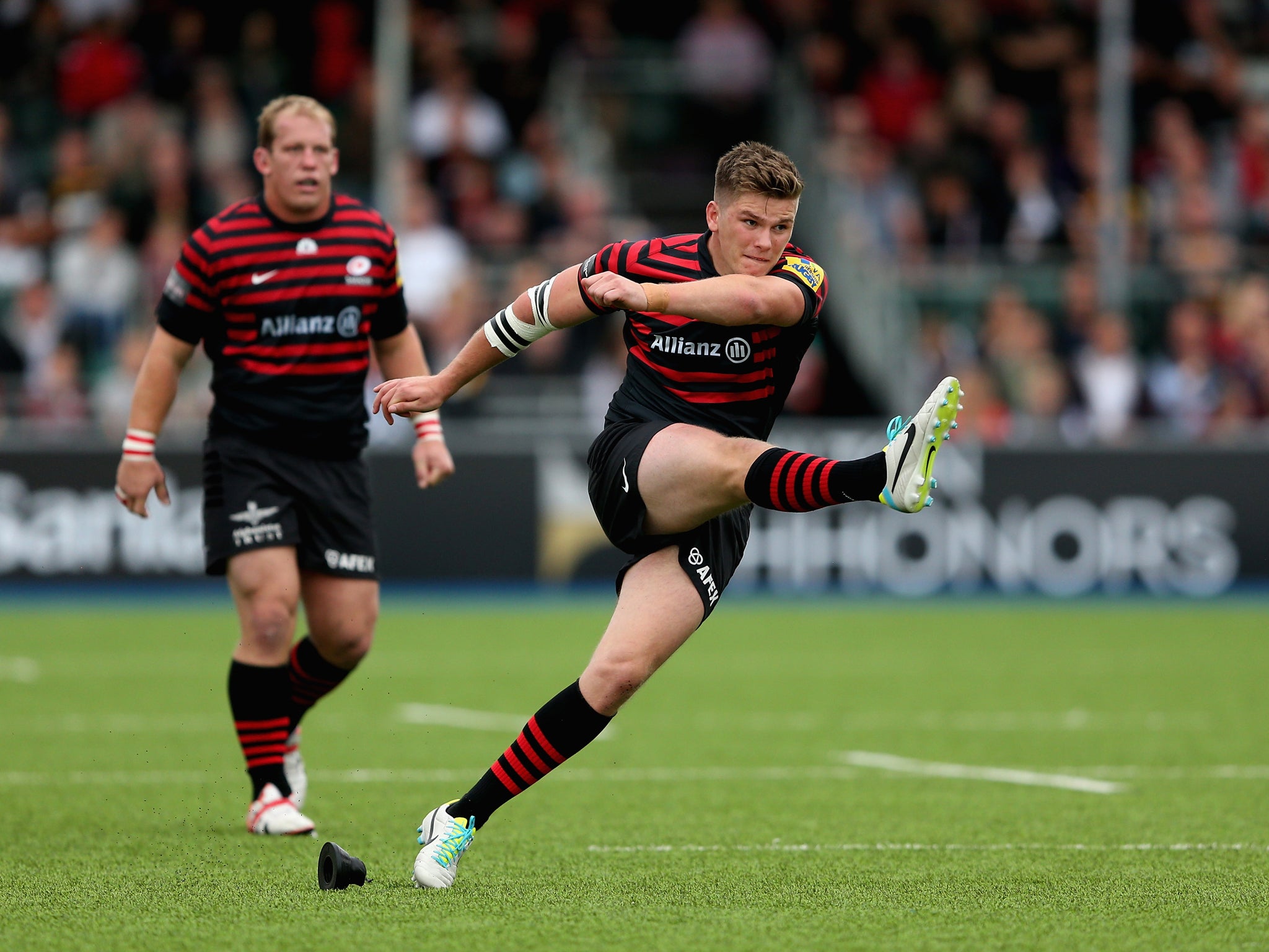 Owen Farrell converts a penalty during Saracens' victory over London Wasps