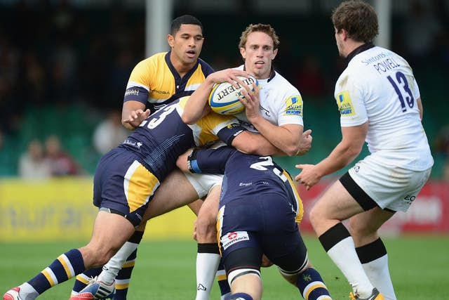 Mike Blair looks to offload to Adam Powell during Newcastle Falcons' victory over Worcester Warriors