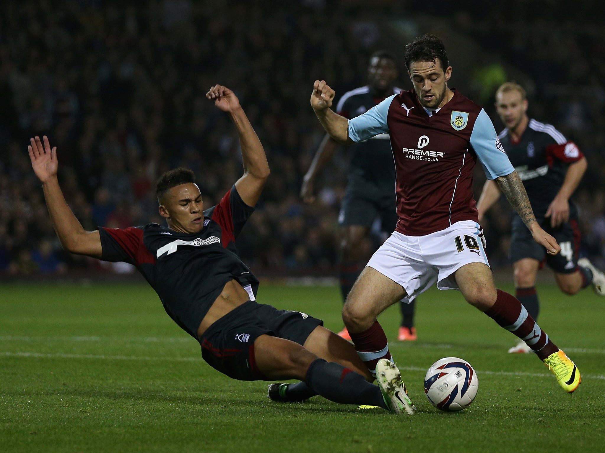 Danny Ings scored to keep Burnley at the top of the Championship