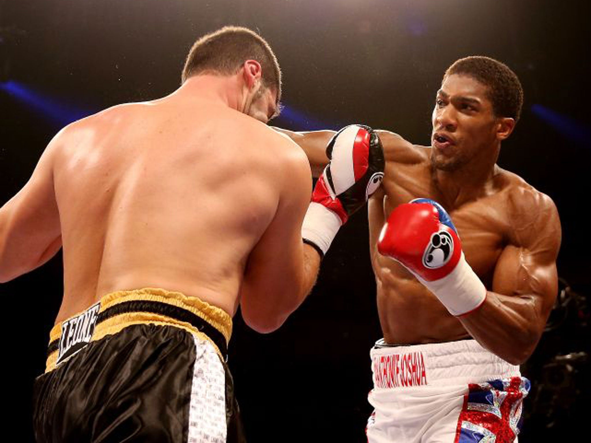 Anthony Joshua lands a blow to the Emanuele Leo