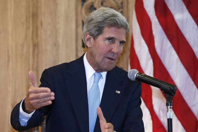 US Secretary of State John Kerry has praised President Bashar al-Assad's regime in Syria for swiftly complying with a UN mission to oversee the destruction of its chemical weapons stockpile