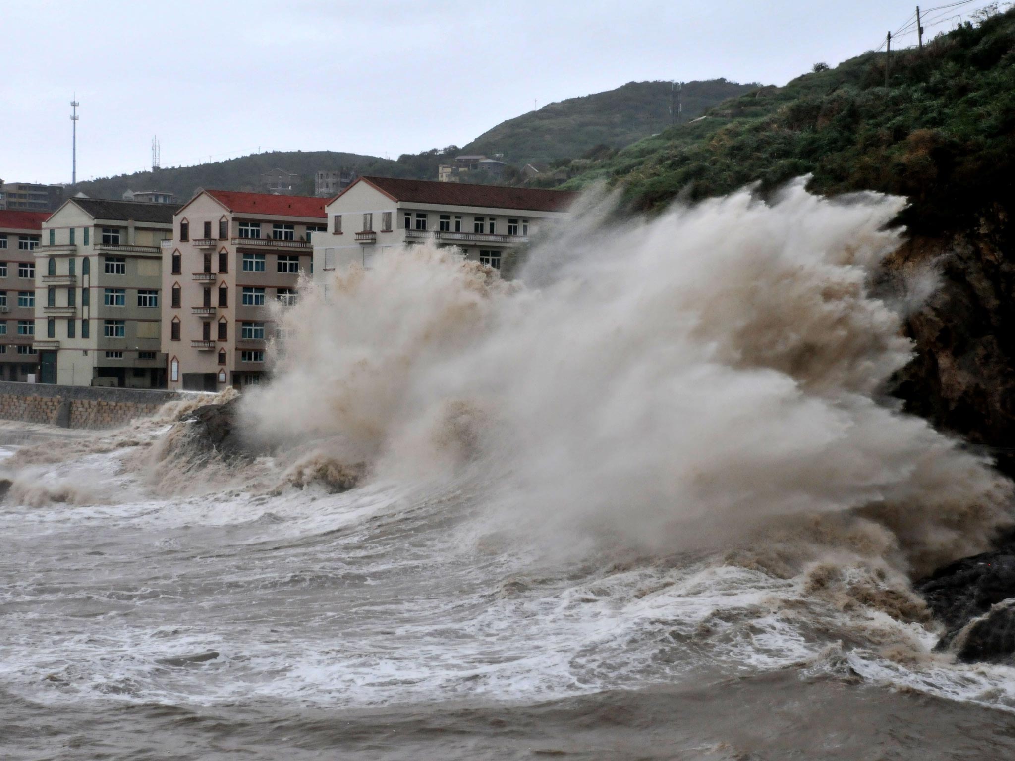 Huge waves hit the dike as Typhoon Fitow moves to make its landfall in east China's Zhejiang province