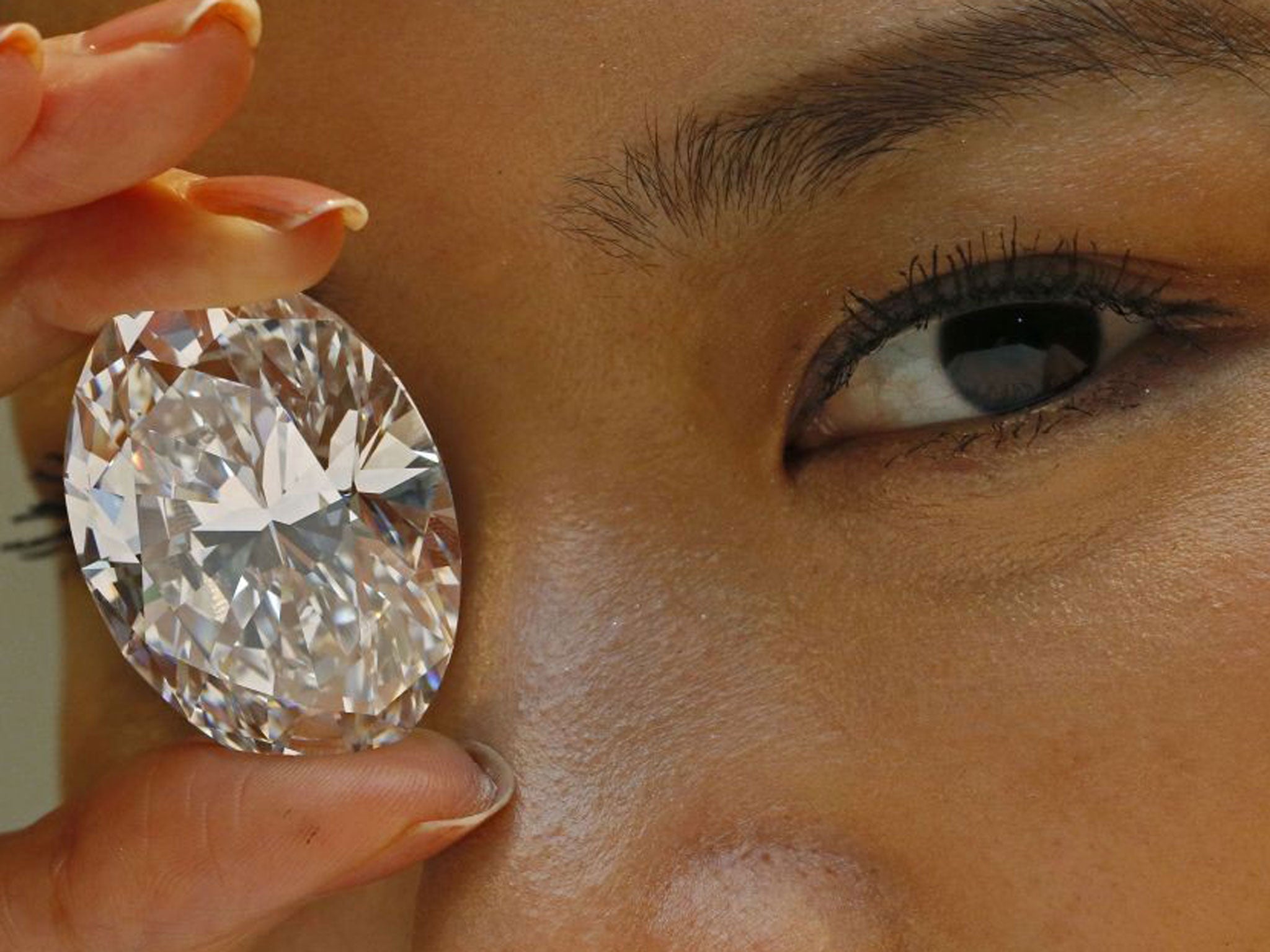 A White diamond has fetched a record $30.6 million at a Sotheby's auction in Hong Kong