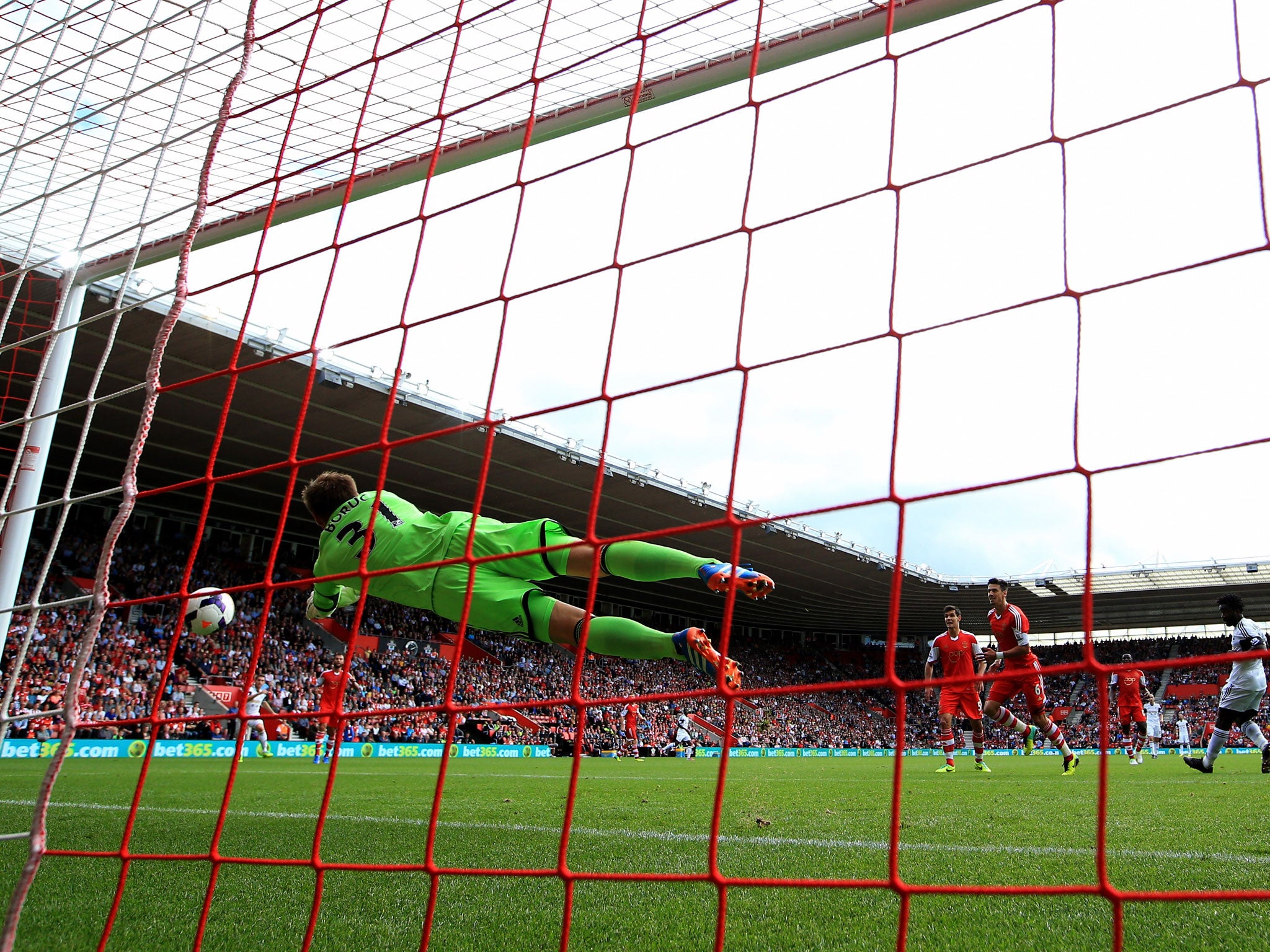 <b>SOUTHAMPTON</b><br/><br/>
<b>Boruc = 7.8