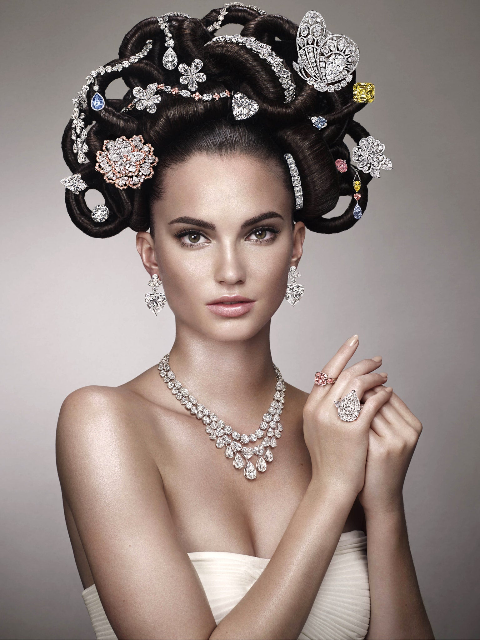 The diamonds used in the hair piece are valued at more than half a billion dollars