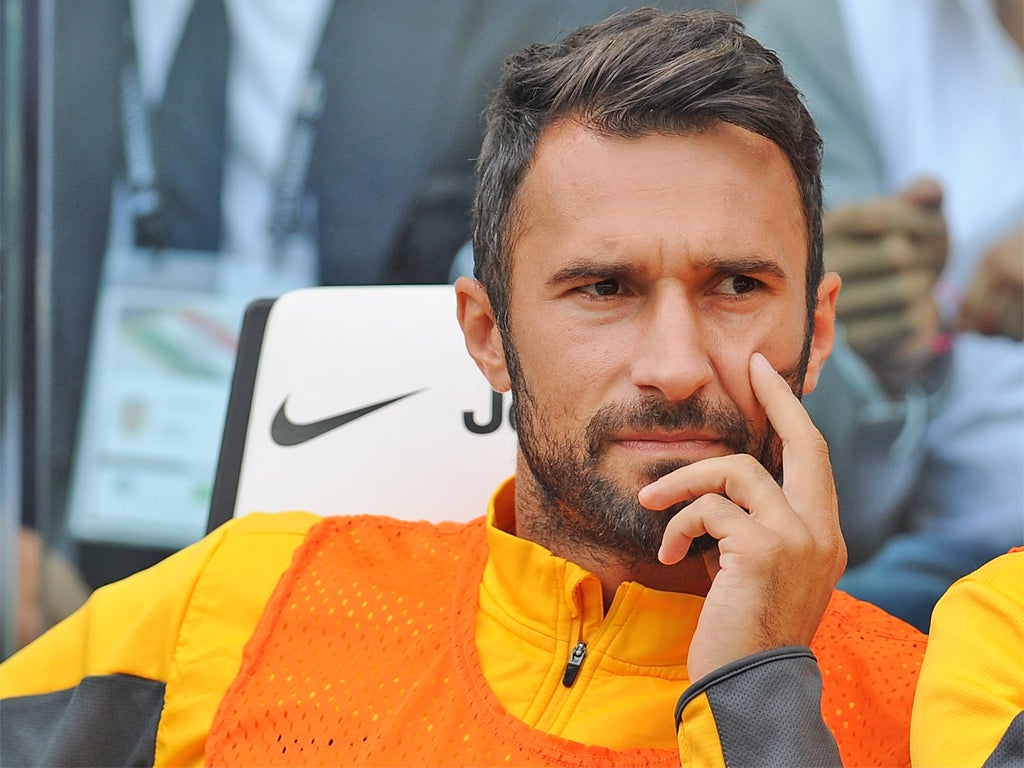Mirko Vucinic picked up a thigh injury playing for Juventus (Getty)