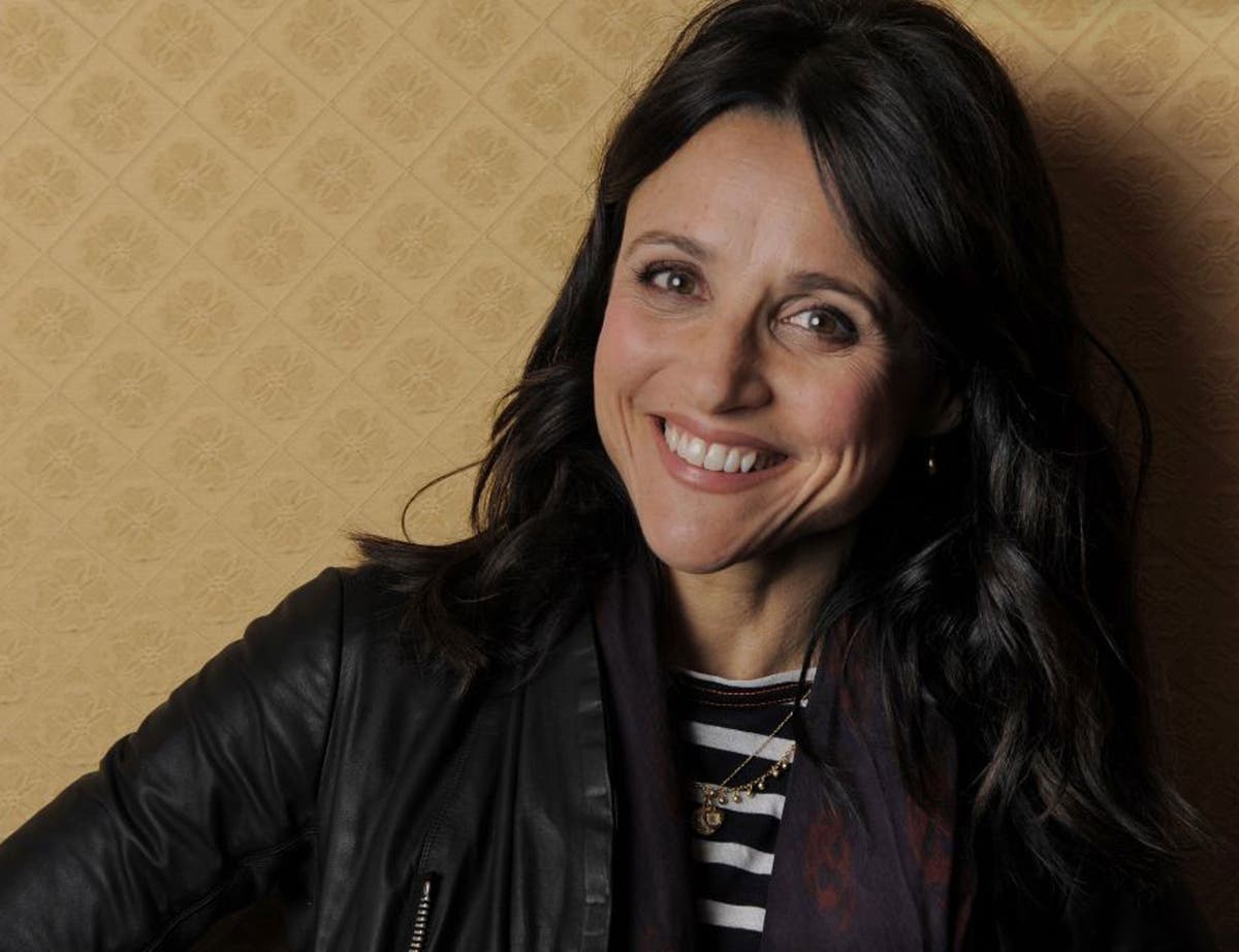 Interview Julia Louis Dreyfus Talks Veep Seinfeld And James Gandolfini The Independent The Independent