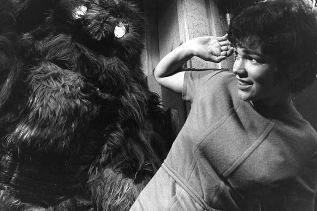 Anne Packers (played by Tina Packer) is attacked by a yeti in Doctor Who: the Web of Fear