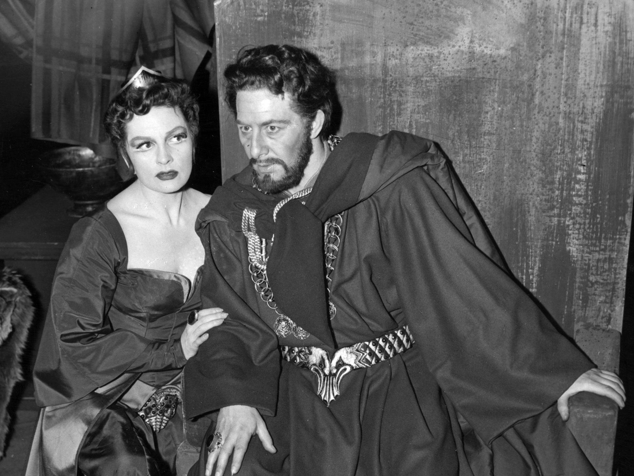 Rogers as Macbeth, with Coral Browne as Lady Macbeth, in the 1956 production at the Old Vic in London