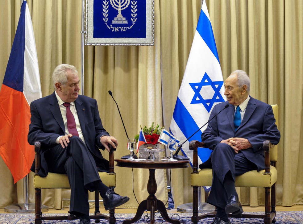 Milos Zeman (left) thanked Israel's Shimon Peres for referring to his country as Czechia