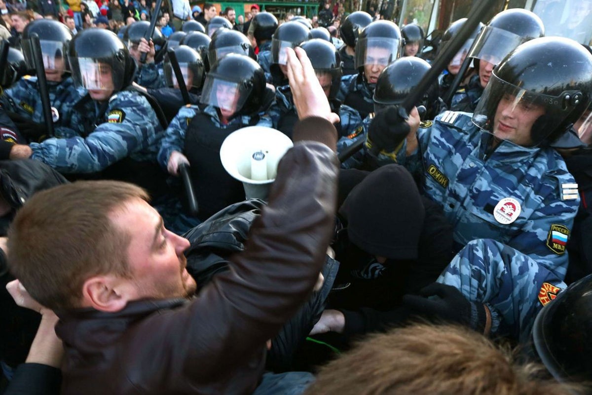 Russia: Hundreds arrested in Moscow after stabbing 'by migrant' sparks ...