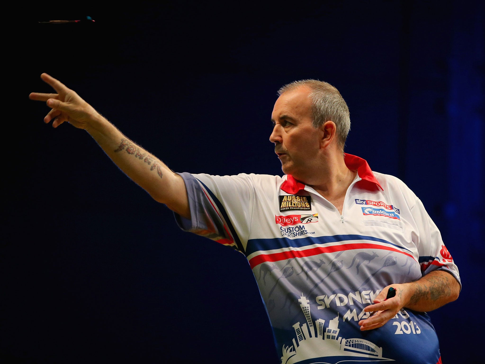 Phil Taylor crushed Dave Chisnall 6-0 in the World Darts Grand Prix