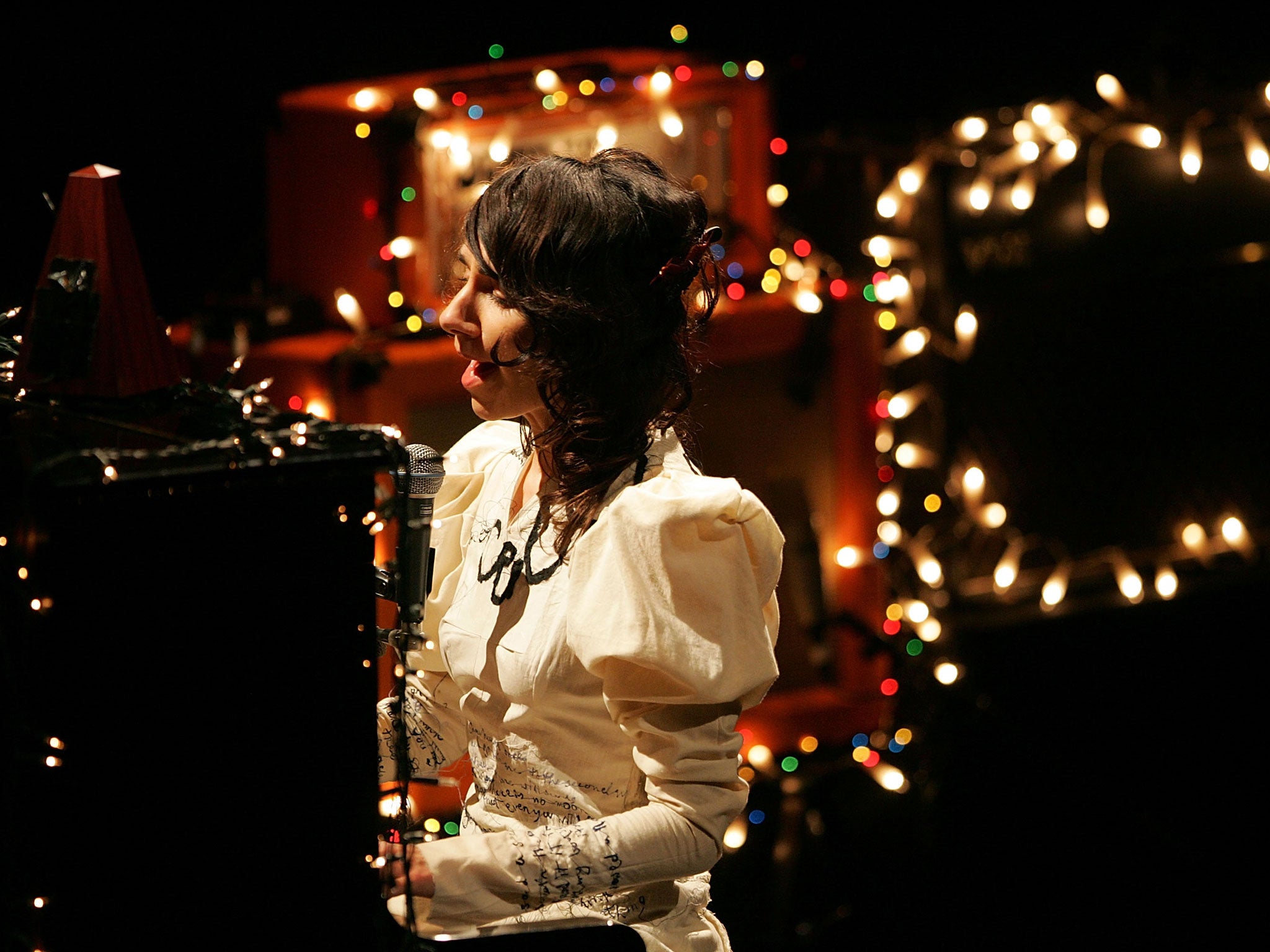 The true face of England and Englishness? PJ Harvey performs in Auckland, New Zealand in 2013