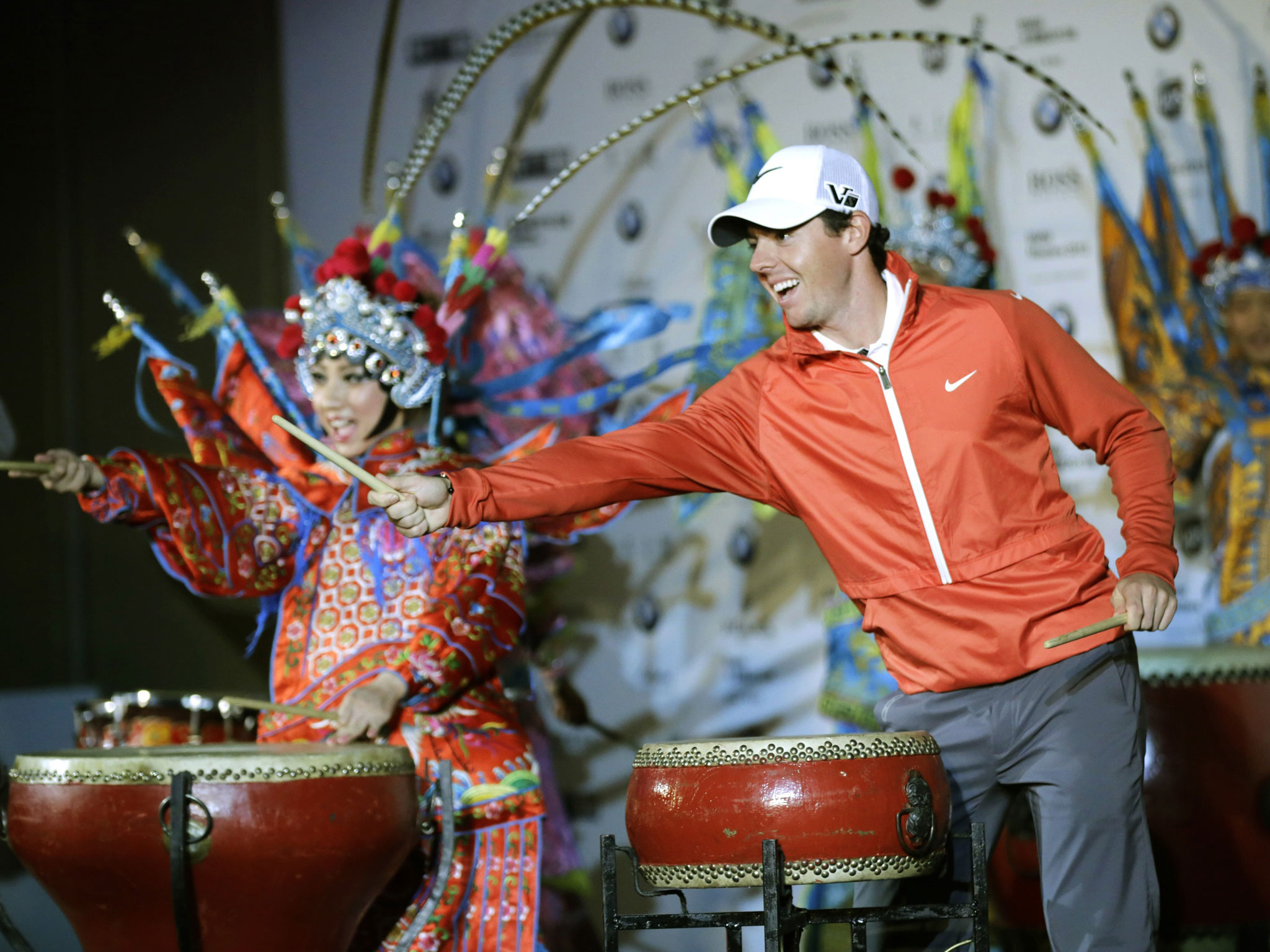 Rory McIlroy and the Beijing Opera drum up support for the BMW Masters