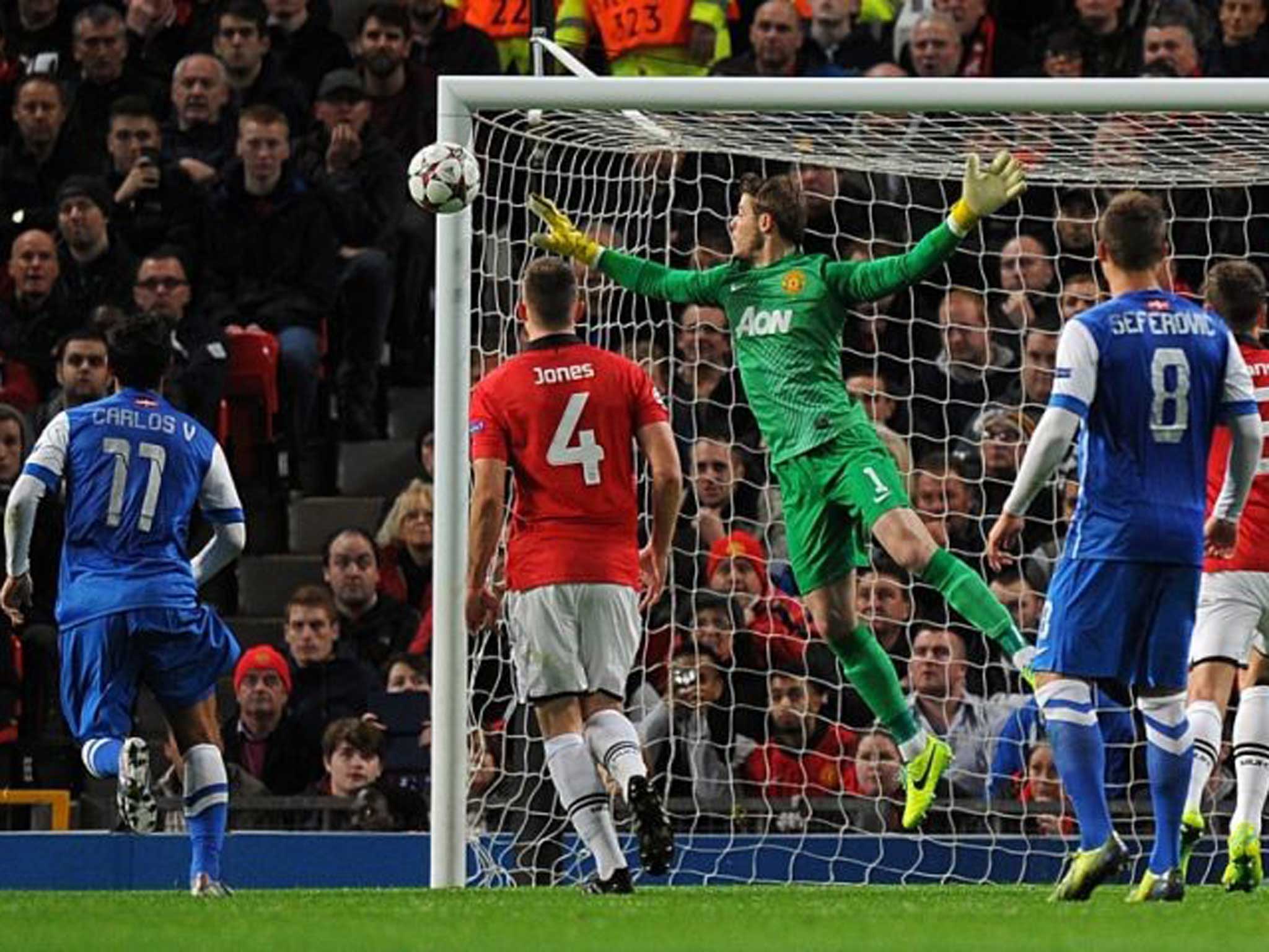 Real Sociedad's Antoine Griezmann hits the bar with a shot from a free-kick as Manchester United's goalkeeper David De Gea