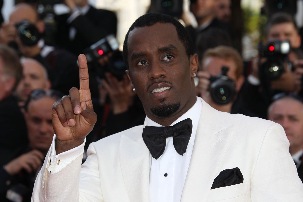 Puff Daddy and Mark Wahlberg donate one million bottles of water to ...