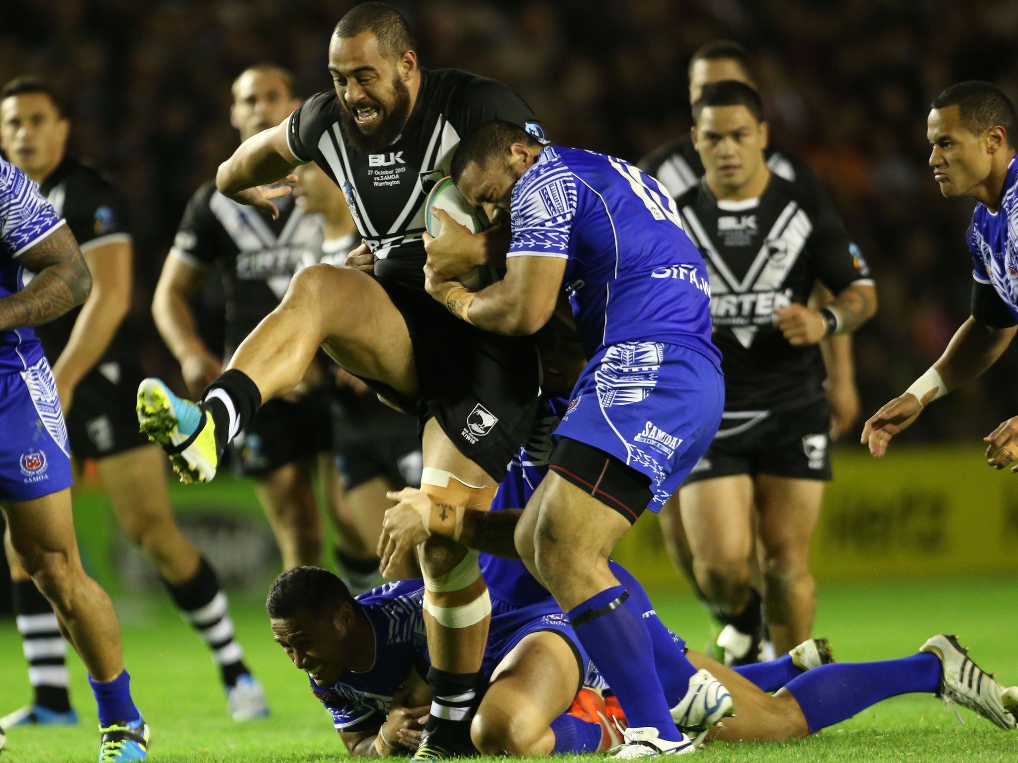New Zealand’s Frank Pritchard is tackled by Samoa’s Sauaso Sue and Suaia Matagi