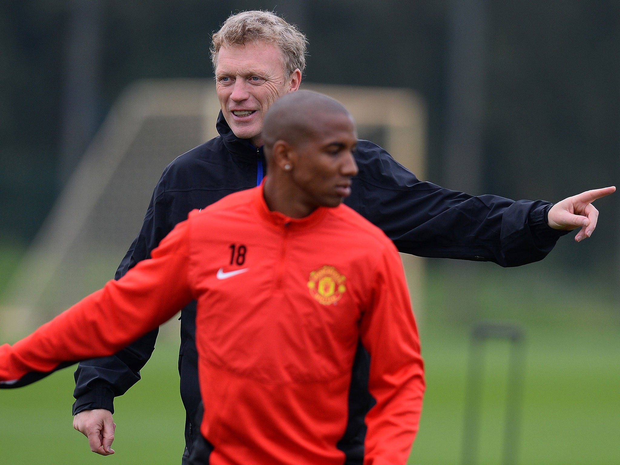 Manchester United manager David Moyes (L) and Manchester United's English midfielder Ashley Young