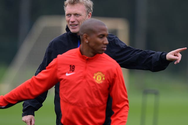 Manchester United manager David Moyes (L) and Manchester United's English midfielder Ashley Young 