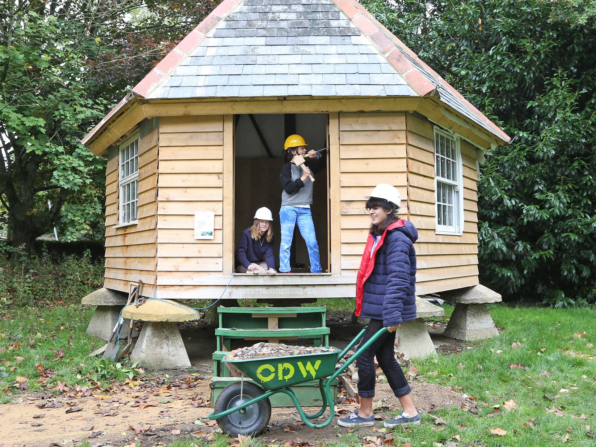 Students at work on the building of the Meditation Hut