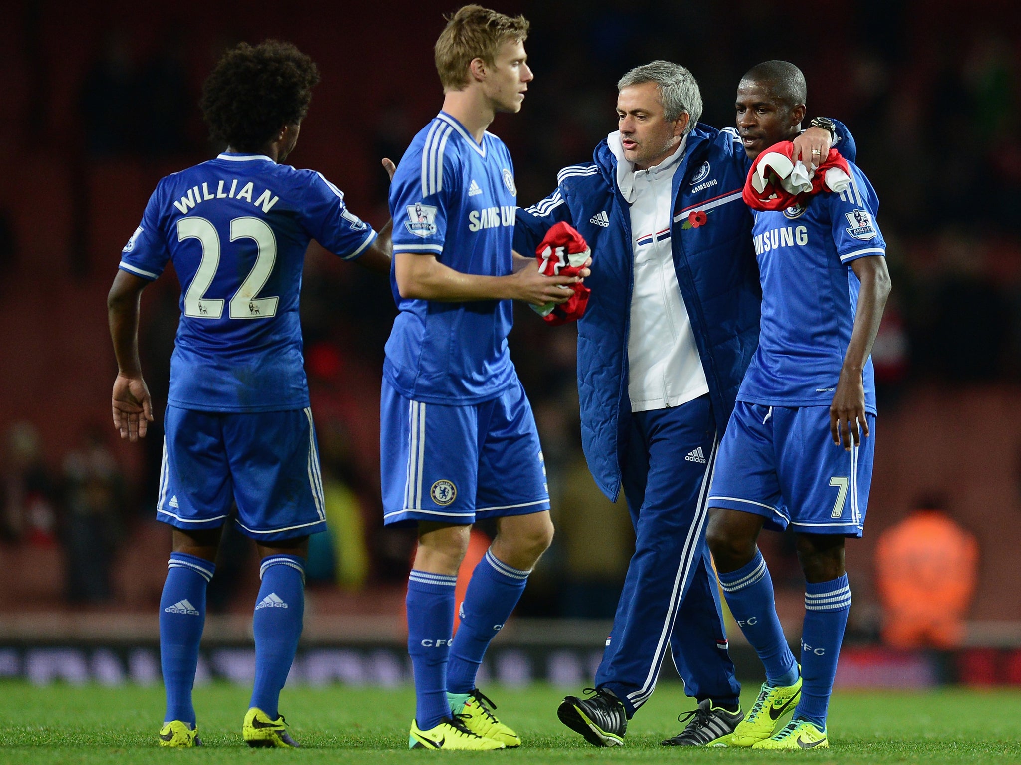 Jose Mourinho celebrates the League Cup win over Arsenal with Willian, Kevin De Bruyne and Ramires