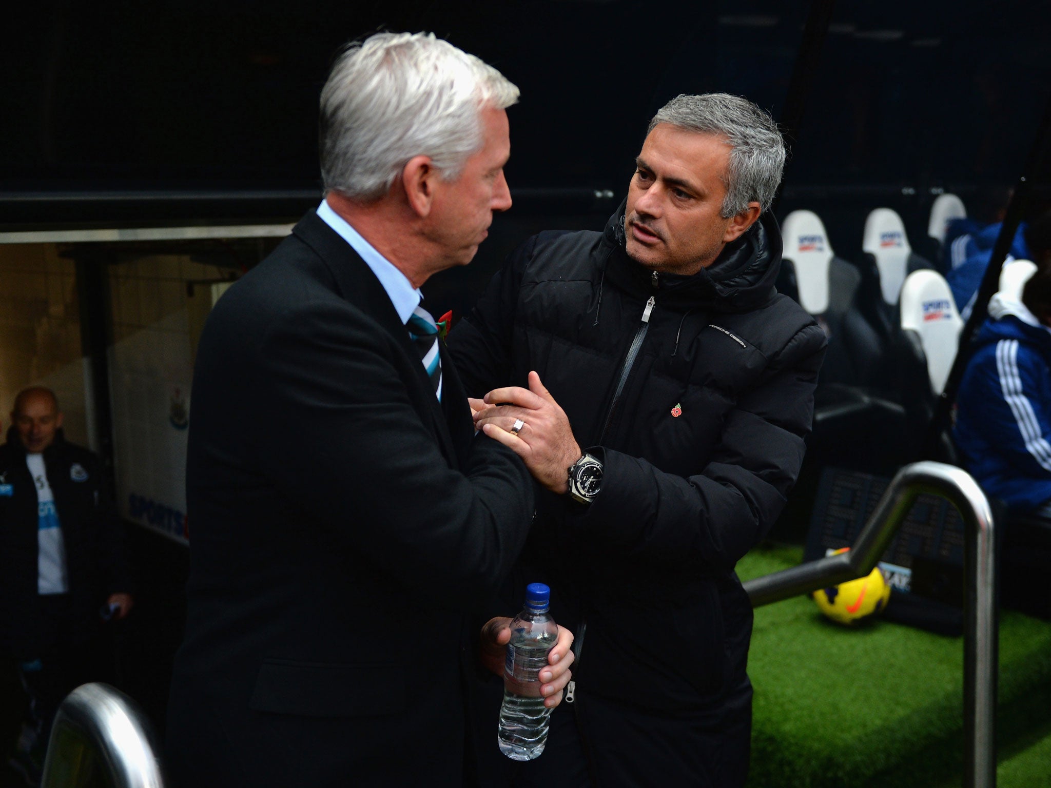 NEWCASTLE UPON TYNE, ENGLAND - NOVEMBER 02:The managers shake hands before kick off