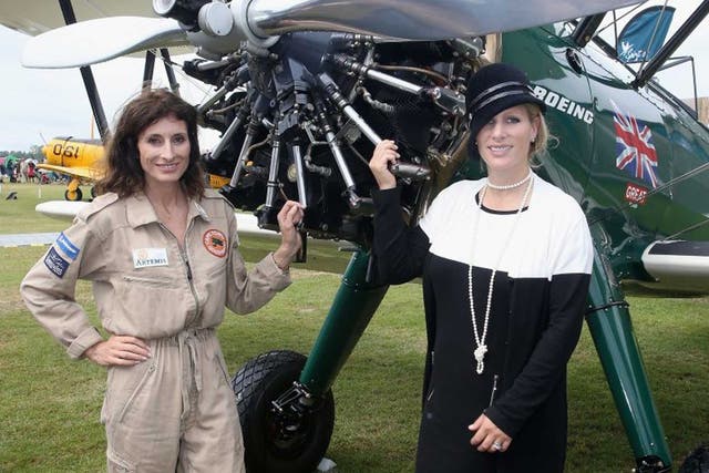 Tracey Curtis-Taylor next to the Spirit of Artemis at Goodwood, with Zara Philips alongside