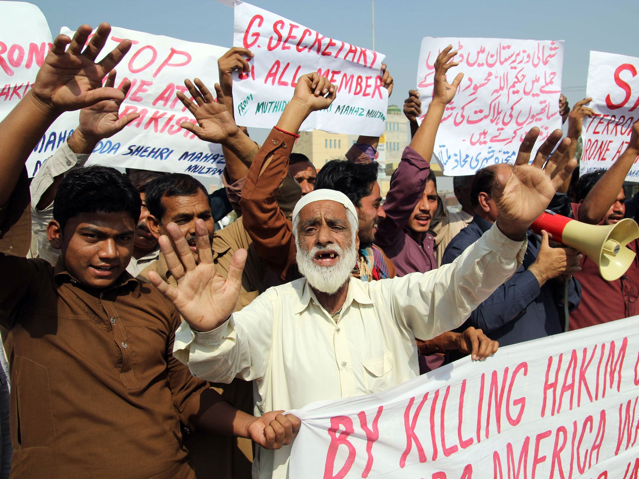 Pakistanis protest in Multan against the killing of the Taliban leader Hakimullah Mehsud in an American drone attack