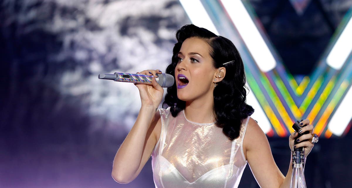 Katy Perry overtakes Justin Bieber as most followed person on Twitter ...