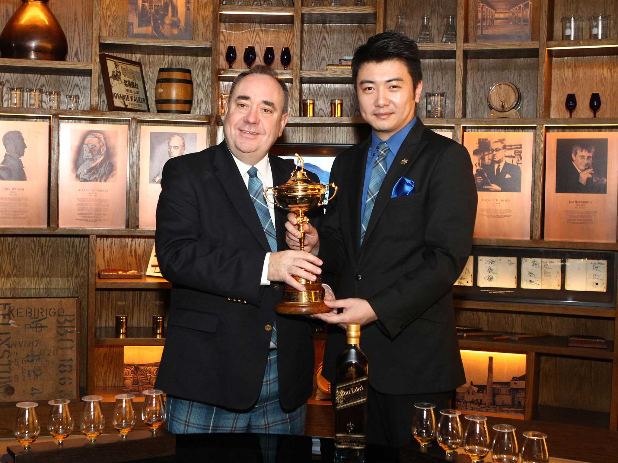 Alex Salmond and Liu Wei, Johnnie Walker Brand Ambassador for China, celebrate bringing the Ryder Cup to China