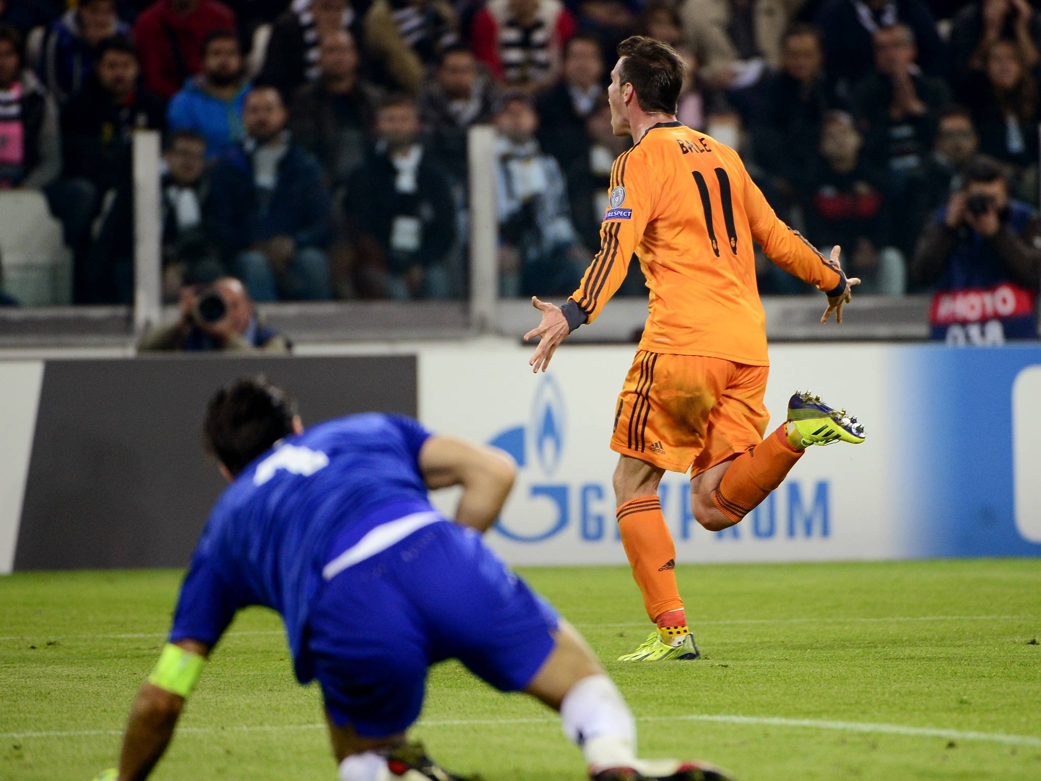 Real Madrid's Welsh striker Gareth Bale (R) celebrates after scoring a goal past Juventus' goalkeeper Gianluigi Buffon