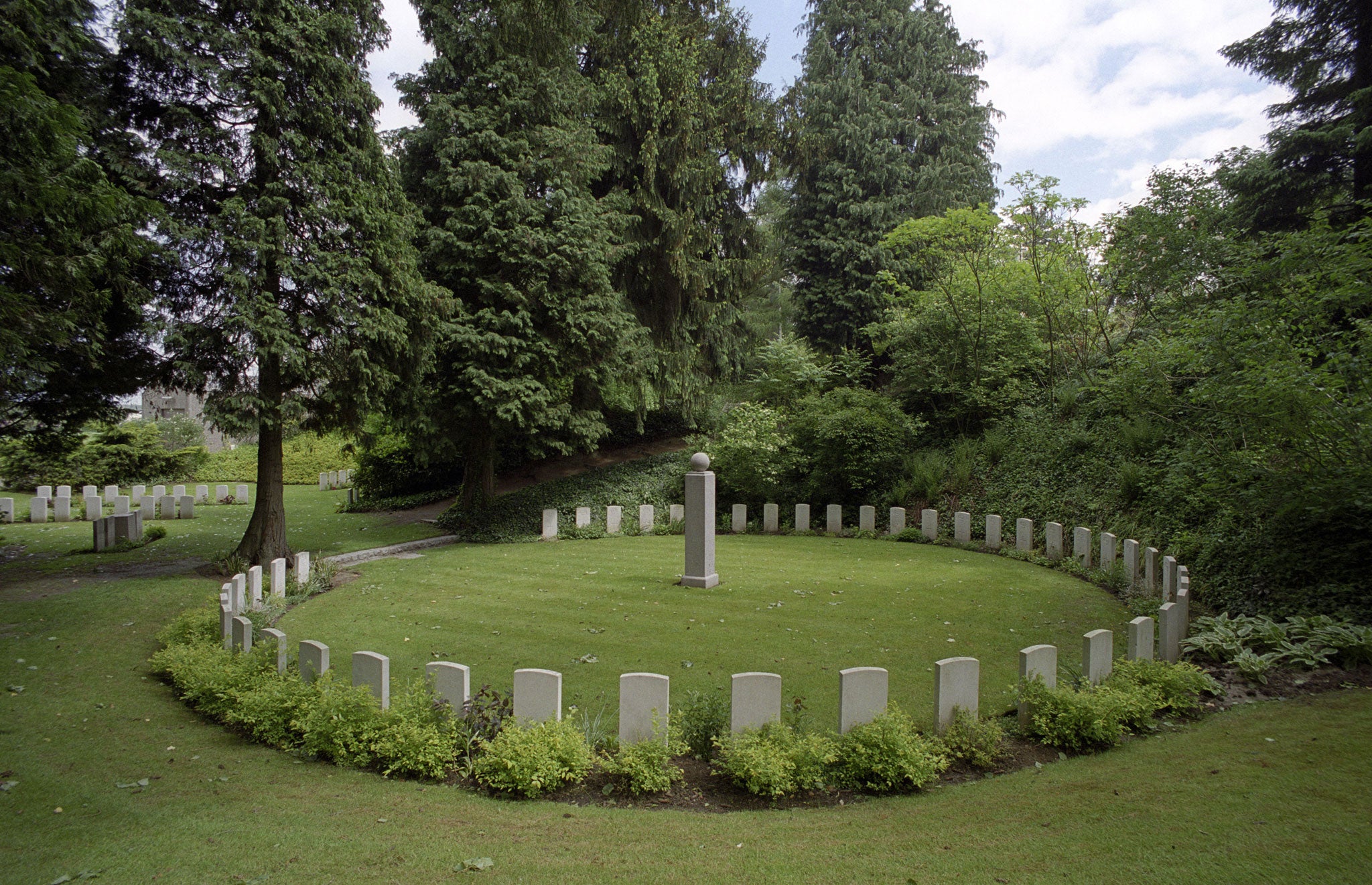 The graves of 46 British soldiers of the Royal Middlesex Regiment, at Saint-Symphorien