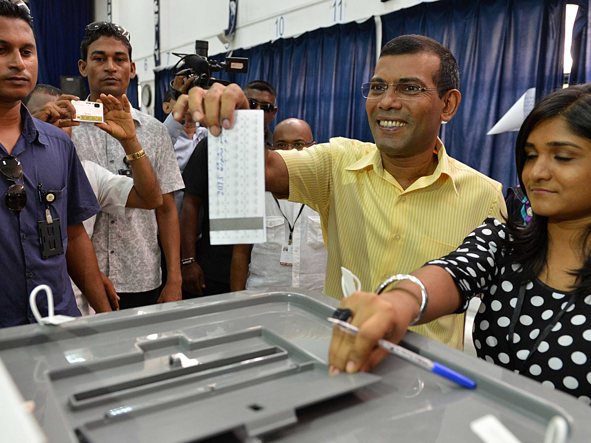 Maldivian former president and presidential candidate Mohamed Nasheed casts his vote at a local polling station in Male