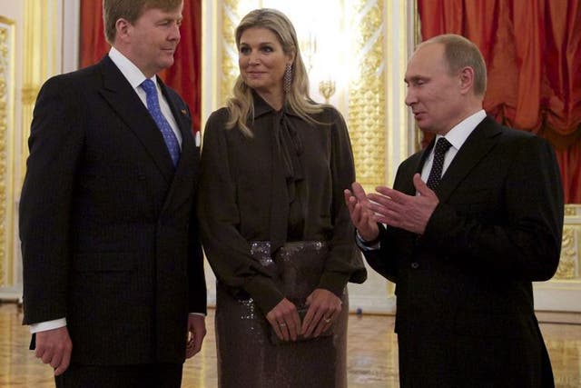 Russian President Vladimir Putin (R) speaking to King Willem-Alexander of the Netherlands (L) and Queen Maxima during their meeting in the Kremlin in Moscow, on Friday