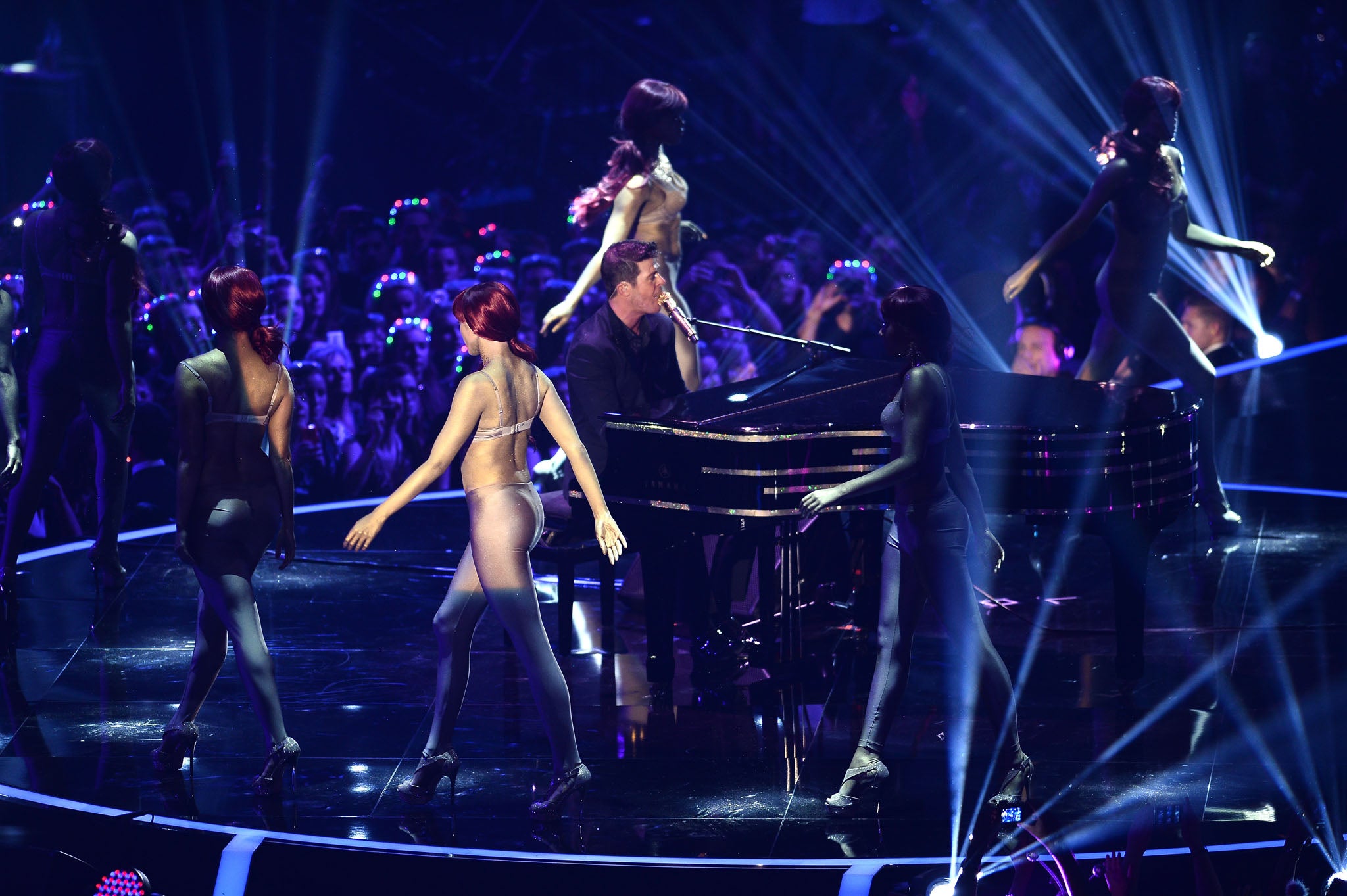 Rob Thicke performs 'Blurred Lines' on stage at the MTV EMAs