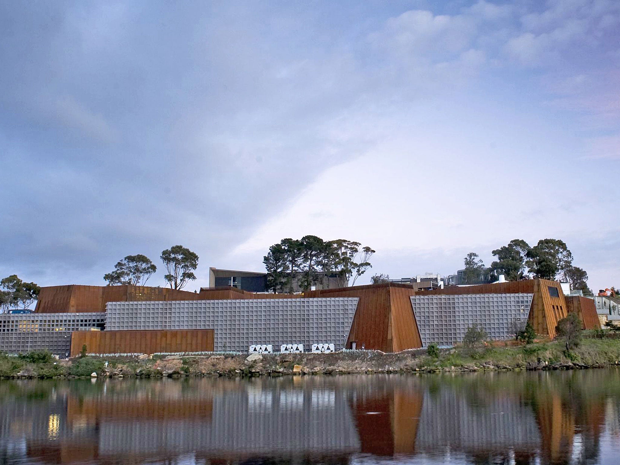 Designs on the shoreline: Mona