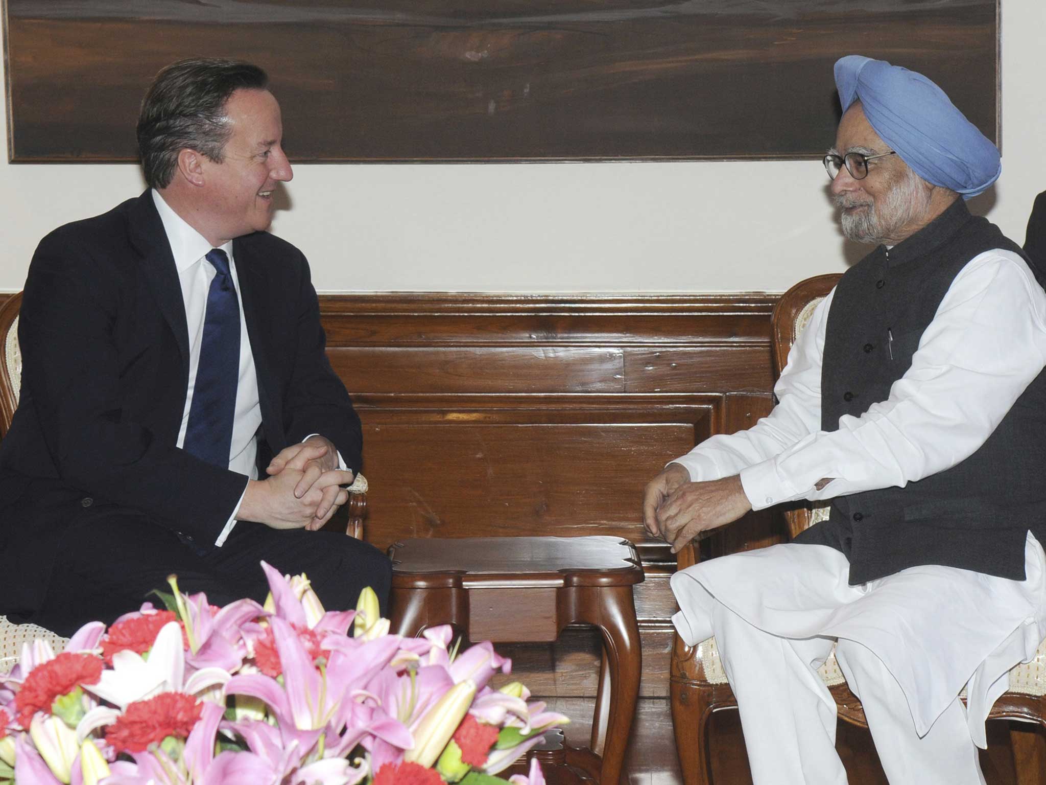 David Cameron speaks with India's Prime Minister Manmohan Singh in New Delhi