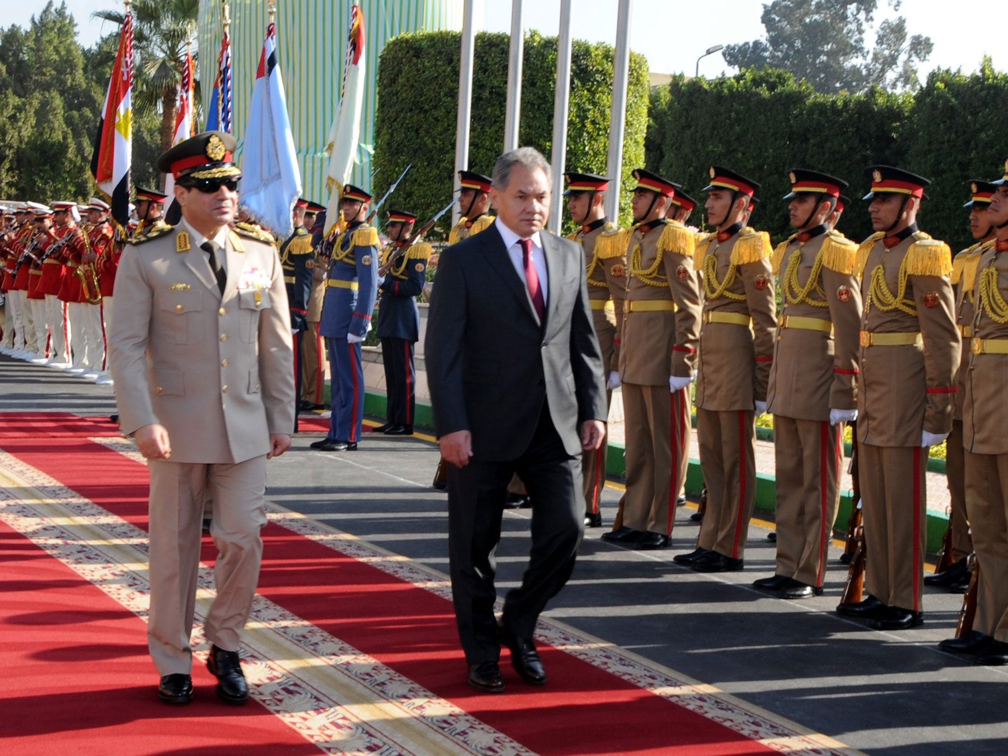 Egypt's Defence Minister Abdel Fattah el-Sisi (left) and his Russian counterpart Sergei Shoigu review guards before their meeting in Cairo