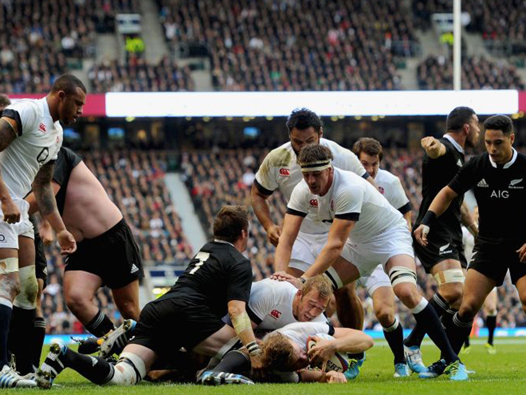 Joe Launchbury scores England’s only try on Saturday