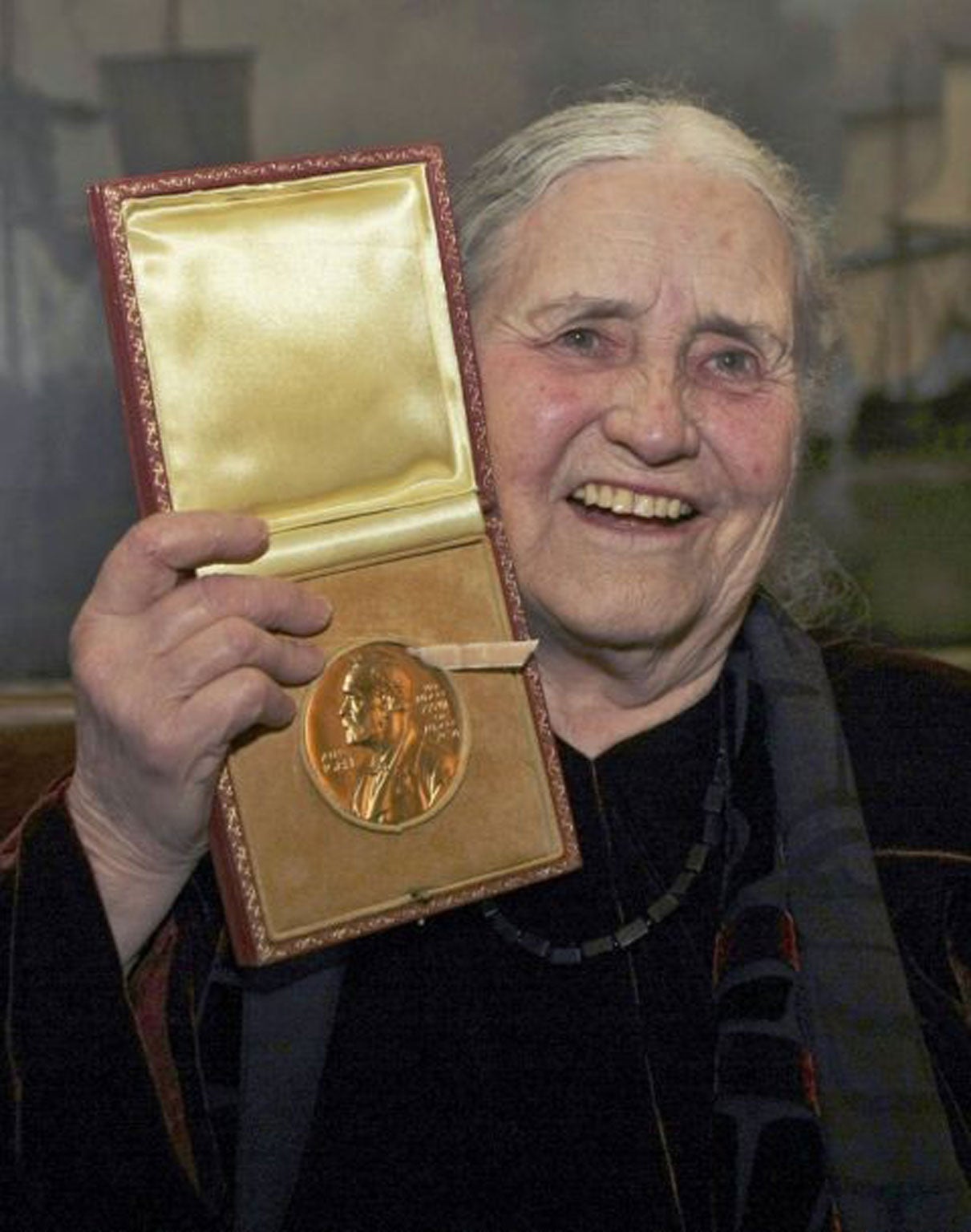 Lessing in 2007 with her Nobel Prize medal